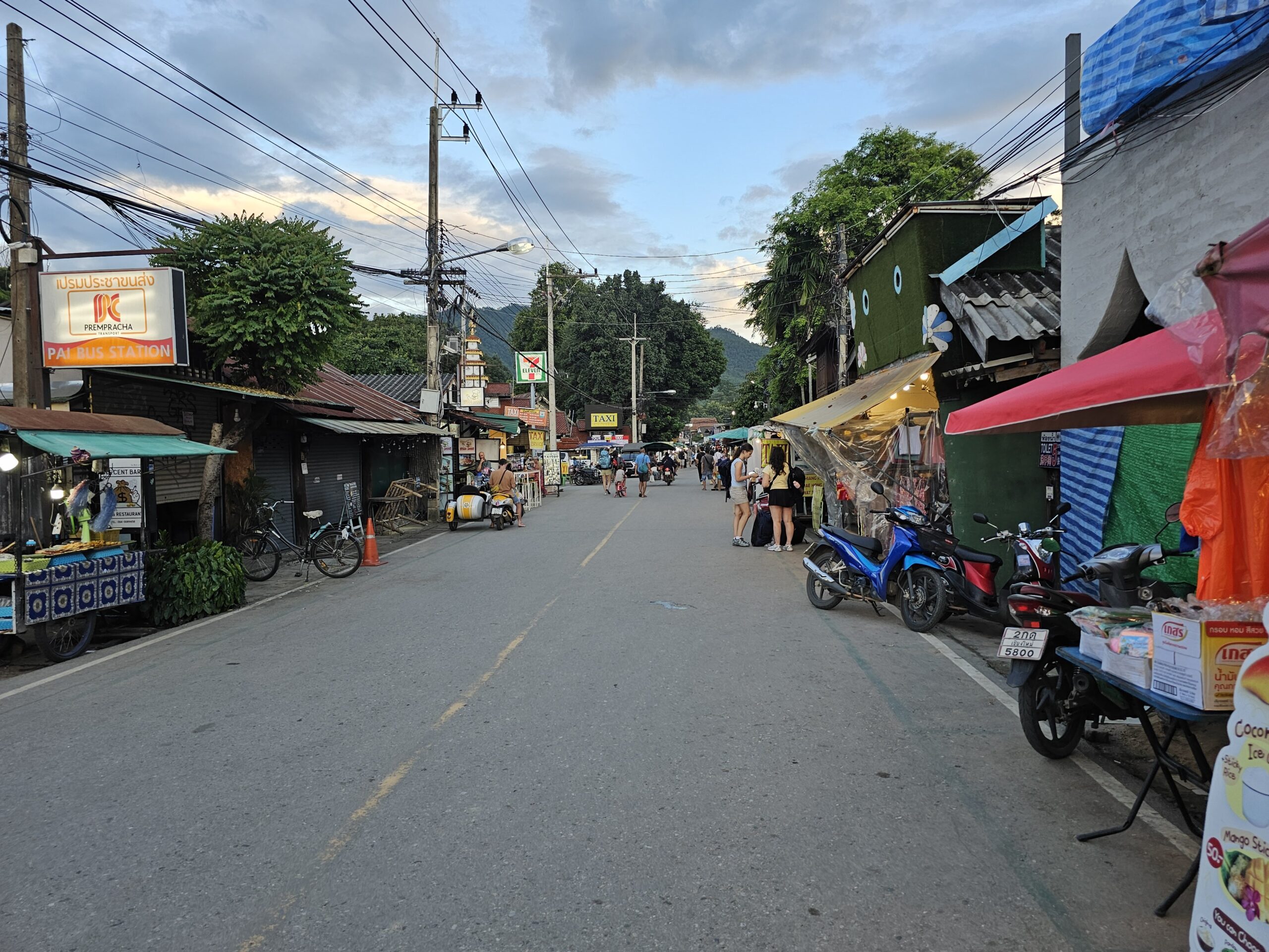 pai night market