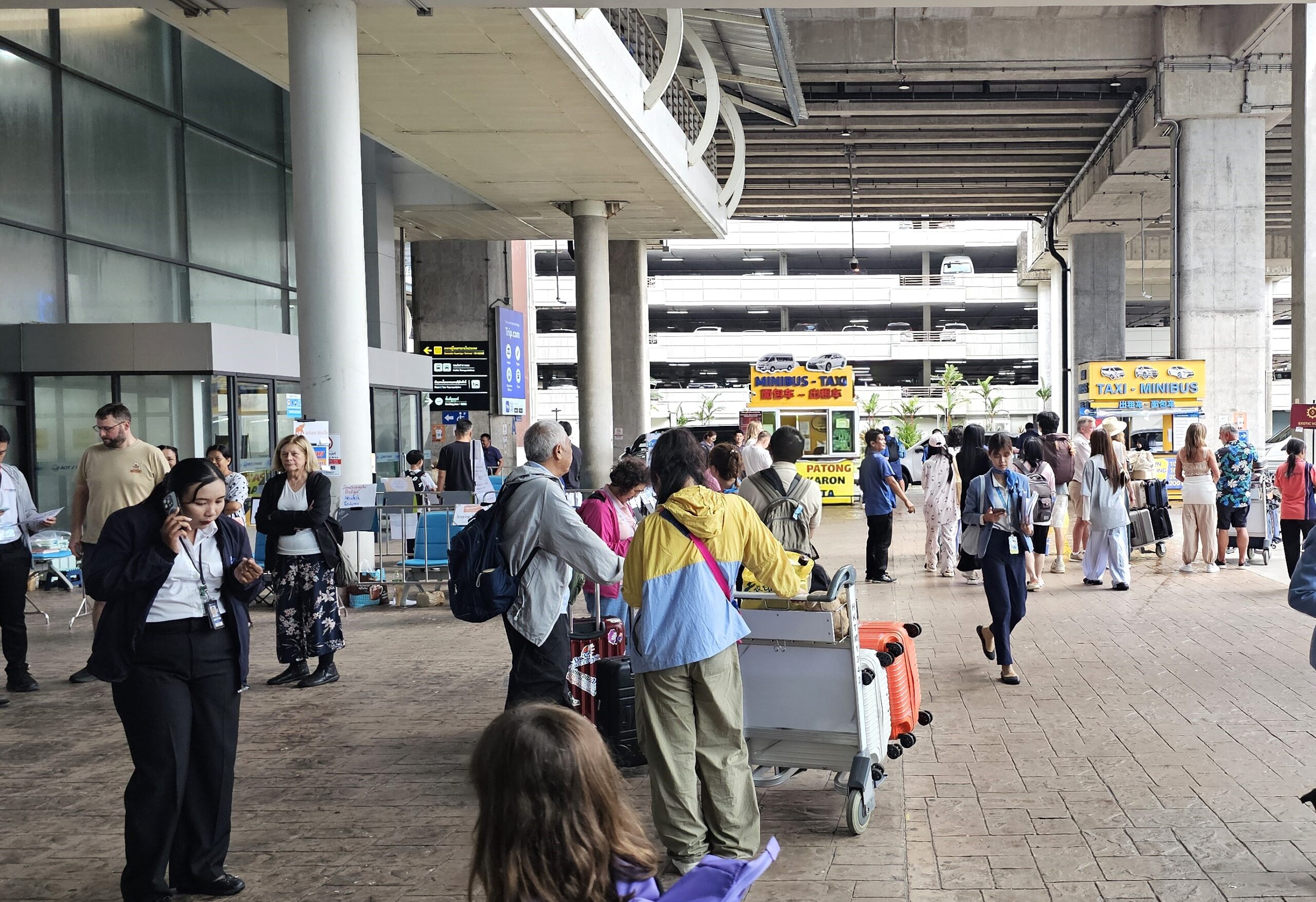Phuket airport Gate